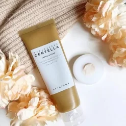 Sữa rửa mặt skin1004 Madagascar Centella Ampoule Foam